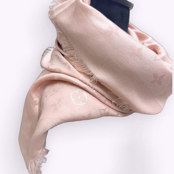 Auth Louis Vuitton Rose Pink Cream Monogram Denim Shawl Silk Wool Wrap Preloved - Picture 9 of 16